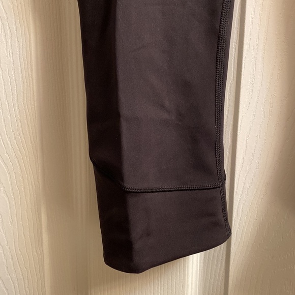 Lululemon In Movement crops - Picture 2 of 5